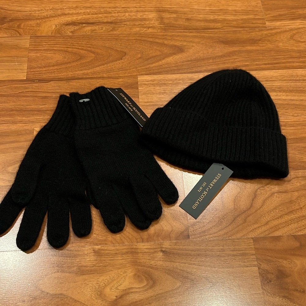 Cashmere Beanie and Gloves Black Stewart of Scotland